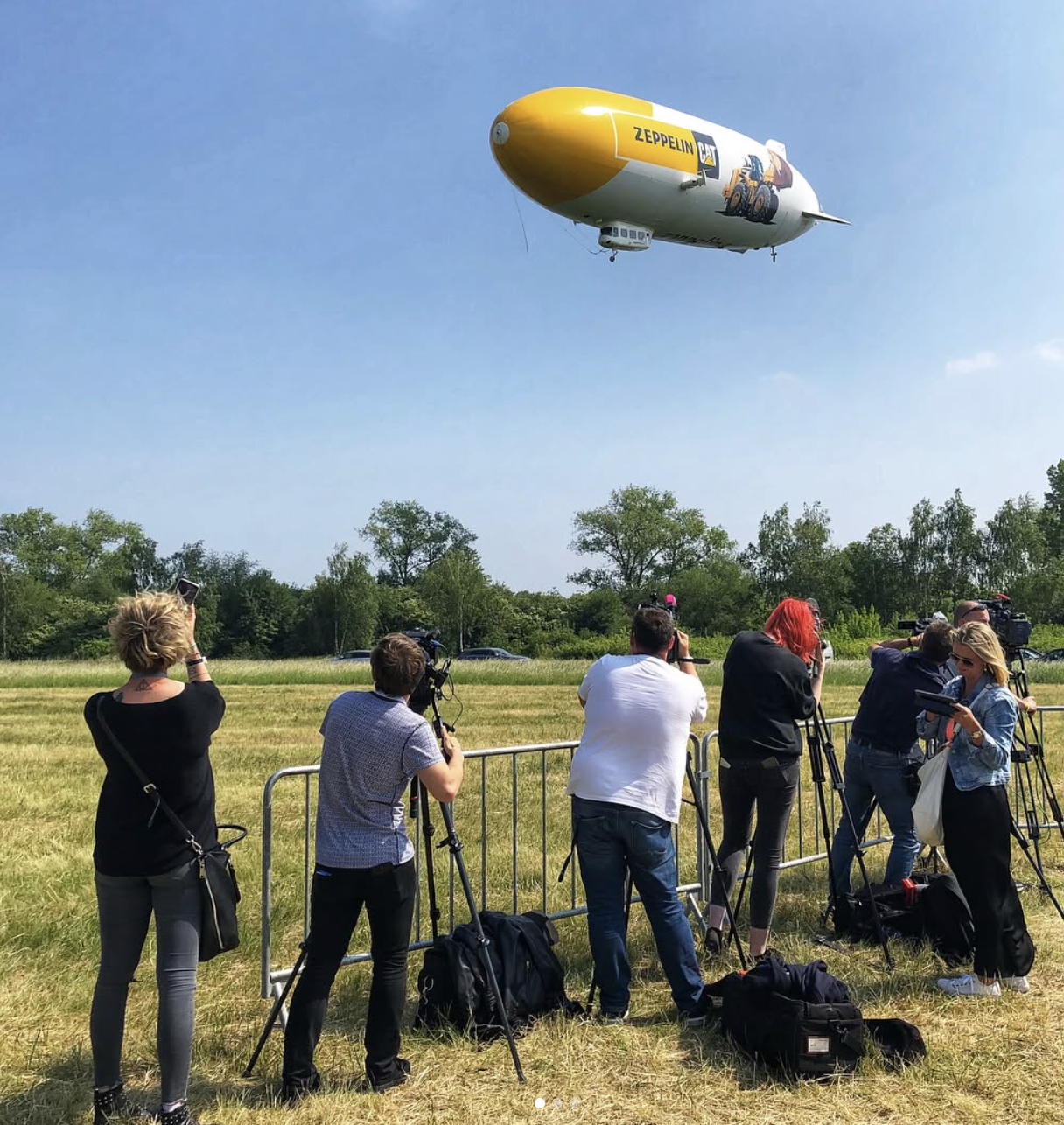 Mediální tým při akci se vzducholodí Zeppelin
